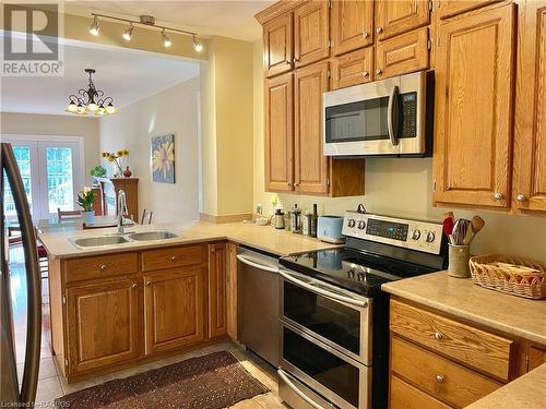 734 5Th Avenue E, Owen Sound, ON - Indoor Photo Showing Kitchen With Double Sink