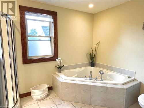 734 5Th Avenue E, Owen Sound, ON - Indoor Photo Showing Bathroom