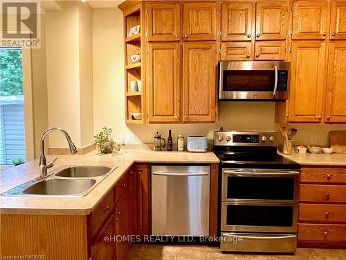 734 5Th Avenue E, Owen Sound, ON - Indoor Photo Showing Kitchen With Double Sink