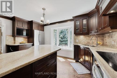 9249 Sixth Line, Halton Hills, ON - Indoor Photo Showing Kitchen With Upgraded Kitchen