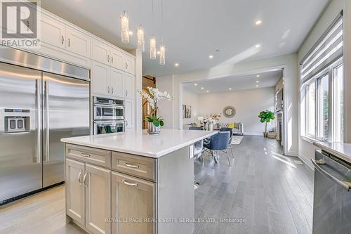 426 North Park Boulevard, Oakville, ON - Indoor Photo Showing Kitchen With Upgraded Kitchen