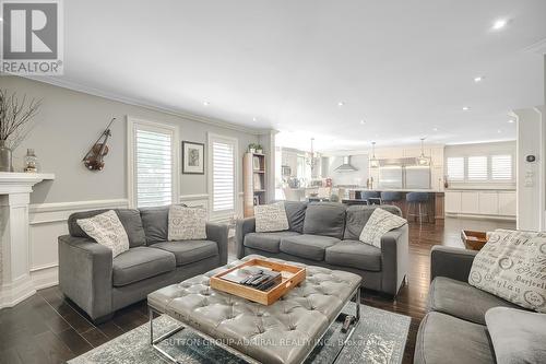 2360 Marisa Court, Mississauga, ON - Indoor Photo Showing Living Room