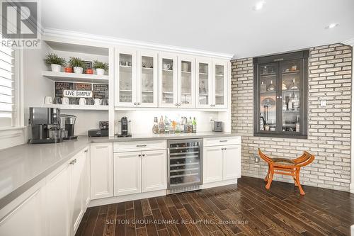 2360 Marisa Court, Mississauga, ON - Indoor Photo Showing Kitchen