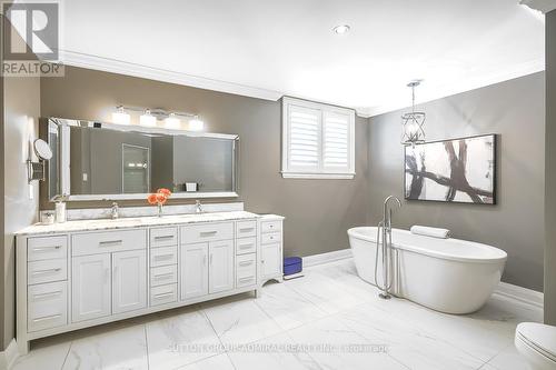 2360 Marisa Court, Mississauga, ON - Indoor Photo Showing Bathroom