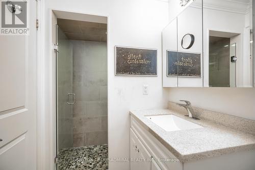 2360 Marisa Court, Mississauga, ON - Indoor Photo Showing Bathroom