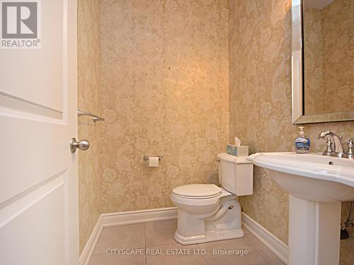 3229 Trailside Drive, Oakville, ON - Indoor Photo Showing Bathroom