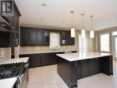 3229 Trailside Drive, Oakville, ON - Indoor Photo Showing Kitchen With Upgraded Kitchen