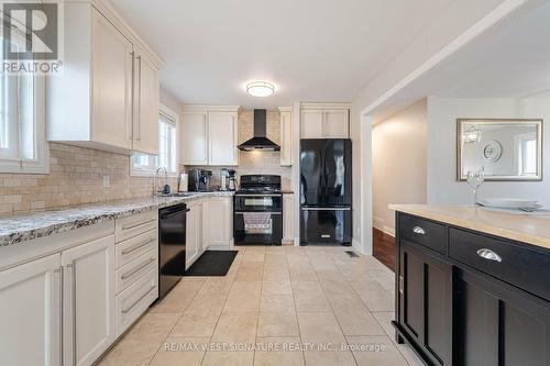 15 Lamella Road, Toronto, ON - Indoor Photo Showing Kitchen With Upgraded Kitchen