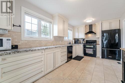 15 Lamella Road, Toronto, ON - Indoor Photo Showing Kitchen With Upgraded Kitchen