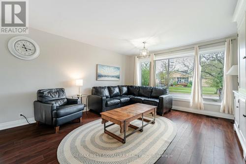 15 Lamella Road, Toronto, ON - Indoor Photo Showing Living Room