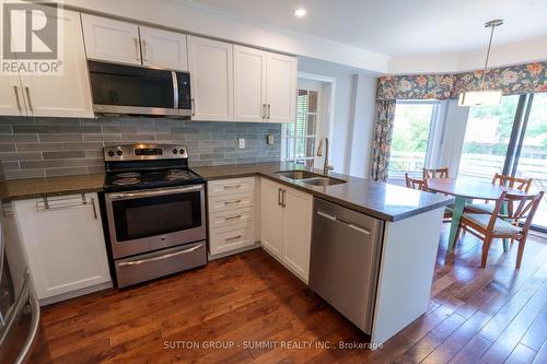 1365 Bishopstoke Way, Oakville, ON - Indoor Photo Showing Kitchen With Double Sink