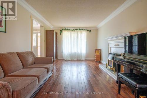 1365 Bishopstoke Way, Oakville, ON - Indoor Photo Showing Living Room