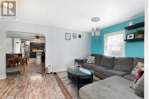 282 Texas Road, Amherstburg, ON - Indoor Photo Showing Living Room