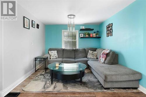 282 Texas Road, Amherstburg, ON - Indoor Photo Showing Living Room