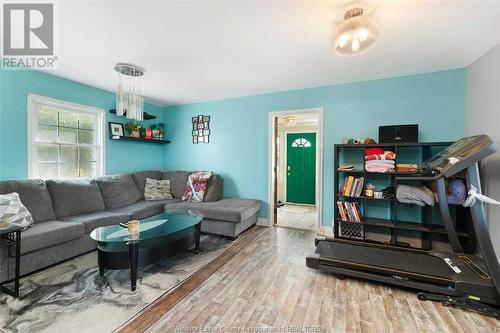 282 Texas Road, Amherstburg, ON - Indoor Photo Showing Living Room