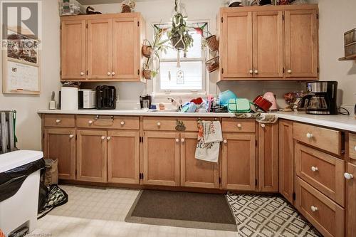 98 Waterloo Street, Waterloo, ON - Indoor Photo Showing Kitchen