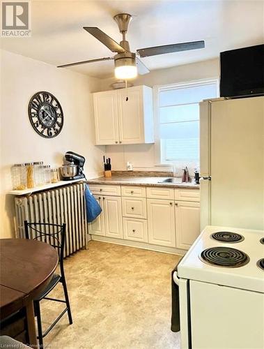 98 Waterloo Street, Waterloo, ON - Indoor Photo Showing Kitchen