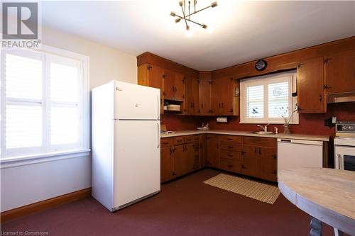 105 Brunswick Street, Brantford, ON - Indoor Photo Showing Kitchen