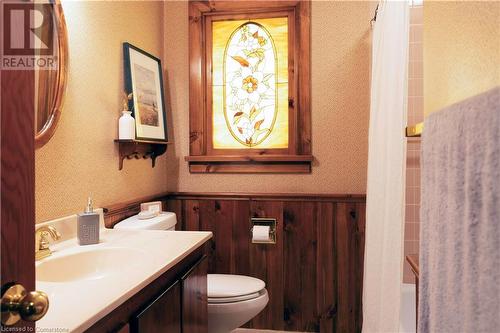 105 Brunswick Street, Brantford, ON - Indoor Photo Showing Bathroom