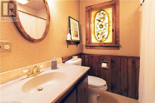 105 Brunswick Street, Brantford, ON - Indoor Photo Showing Bathroom