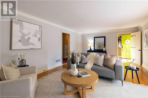 105 Brunswick Street, Brantford, ON - Indoor Photo Showing Living Room