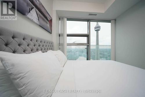 6007 - 14 York Street, Toronto, ON - Indoor Photo Showing Bedroom