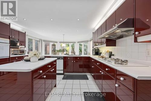 3 Hoodview Court, Markham, ON - Indoor Photo Showing Kitchen With Upgraded Kitchen