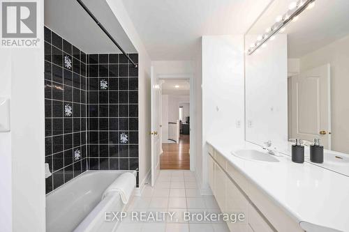 3 Hoodview Court, Markham, ON - Indoor Photo Showing Bathroom