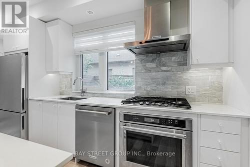 7 - 50 Holmes Avenue, Toronto, ON - Indoor Photo Showing Kitchen With Upgraded Kitchen