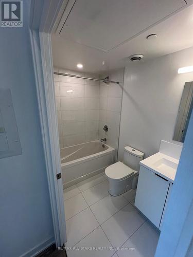 1102 - 238 Simcoe Street, Toronto, ON - Indoor Photo Showing Bathroom