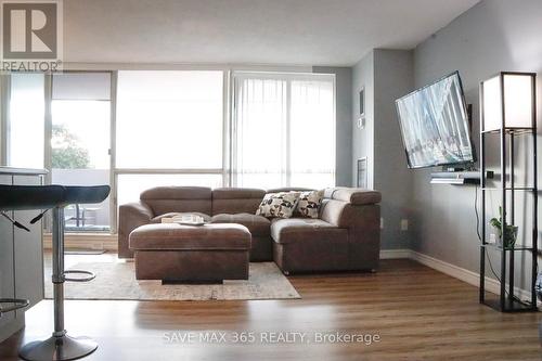 312 - 120 Dundalk Drive, Toronto, ON - Indoor Photo Showing Living Room