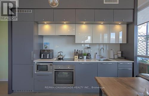 5008 - 15 Grenville Street, Toronto, ON - Indoor Photo Showing Kitchen