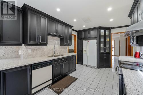 10 Hedgerow Avenue, Brampton, ON - Indoor Photo Showing Kitchen With Double Sink