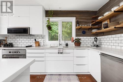 100 Meadow Heights Drive, Bracebridge, ON - Indoor Photo Showing Kitchen