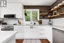 100 Meadow Heights Drive, Bracebridge, ON  - Indoor Photo Showing Kitchen 