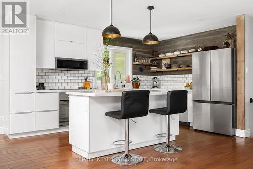 100 Meadow Heights Drive, Bracebridge, ON - Indoor Photo Showing Kitchen With Upgraded Kitchen