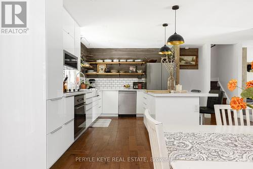 100 Meadow Heights Drive, Bracebridge, ON - Indoor Photo Showing Kitchen With Upgraded Kitchen