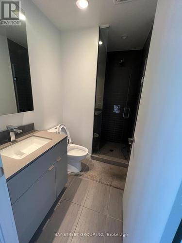 1713 - 7 Grenville St Street W, Toronto, ON - Indoor Photo Showing Bathroom