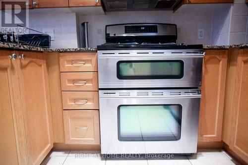 Th6 - 80 Carr Street, Toronto, ON - Indoor Photo Showing Kitchen