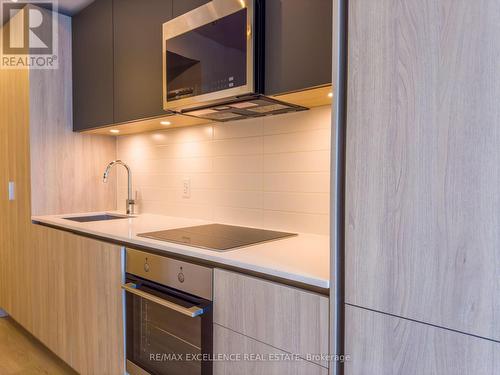 4122 - 28 Widmer Street, Toronto, ON - Indoor Photo Showing Kitchen