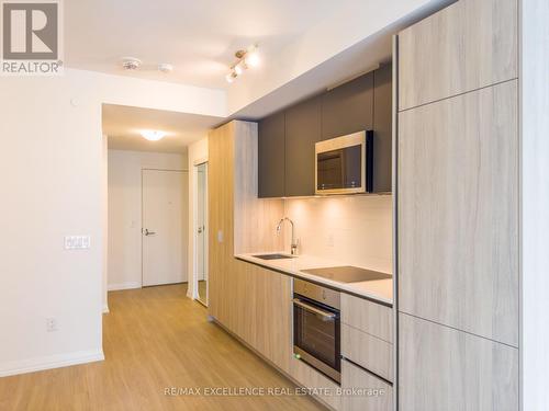 4122 - 28 Widmer Street, Toronto, ON - Indoor Photo Showing Kitchen