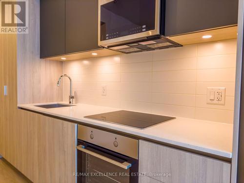 4122 - 28 Widmer Street, Toronto, ON - Indoor Photo Showing Kitchen