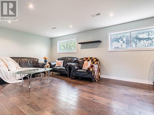 38 Martha Court, Welland, ON - Indoor Photo Showing Living Room