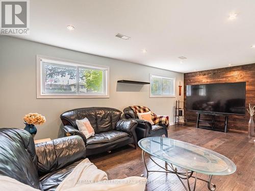 38 Martha Court, Welland, ON - Indoor Photo Showing Living Room