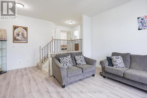 1860 Devos Drive, London, ON - Indoor Photo Showing Living Room