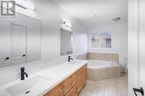 1860 Devos Drive, London, ON - Indoor Photo Showing Bathroom