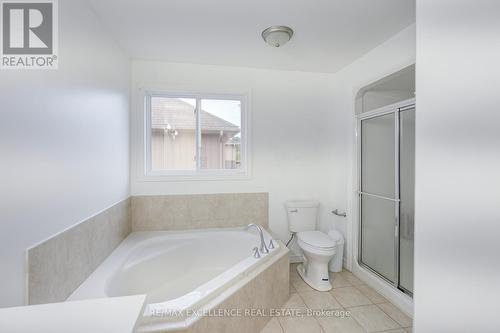 1860 Devos Drive, London, ON - Indoor Photo Showing Bathroom