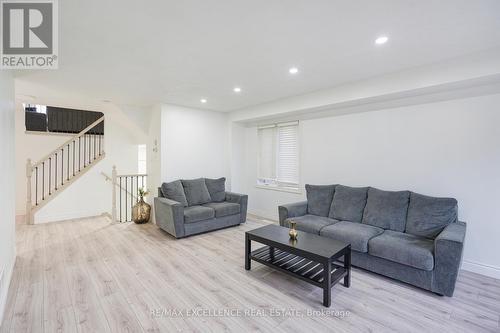 1860 Devos Drive, London, ON - Indoor Photo Showing Living Room