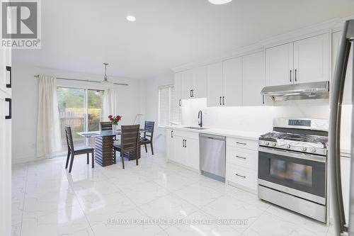 1860 Devos Drive, London, ON - Indoor Photo Showing Kitchen