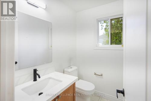 1860 Devos Drive, London, ON - Indoor Photo Showing Bathroom